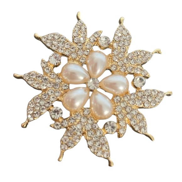 Jewelry - Elegant Gold and Cream Floral Brooch - NWOT